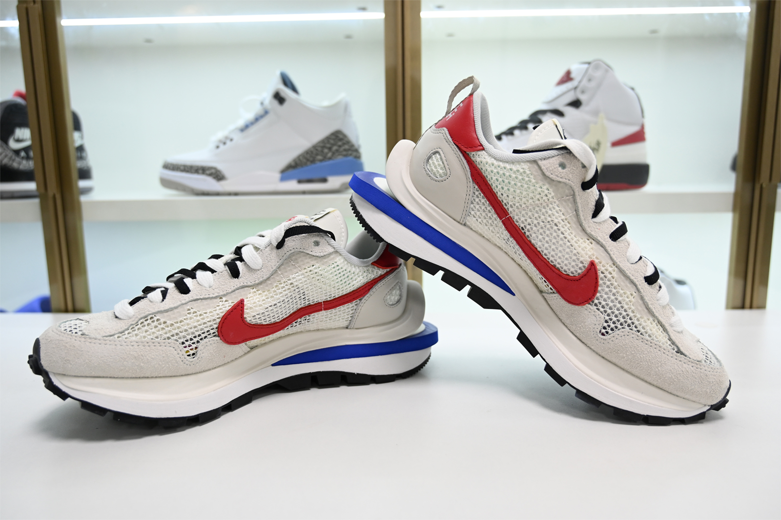 Sacai x Nike white red CV1363-100