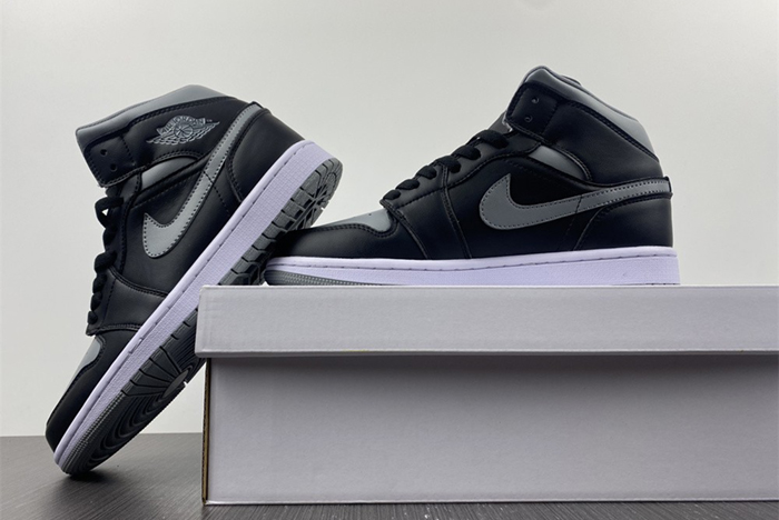 Air Jordan 1 Mid AJ1