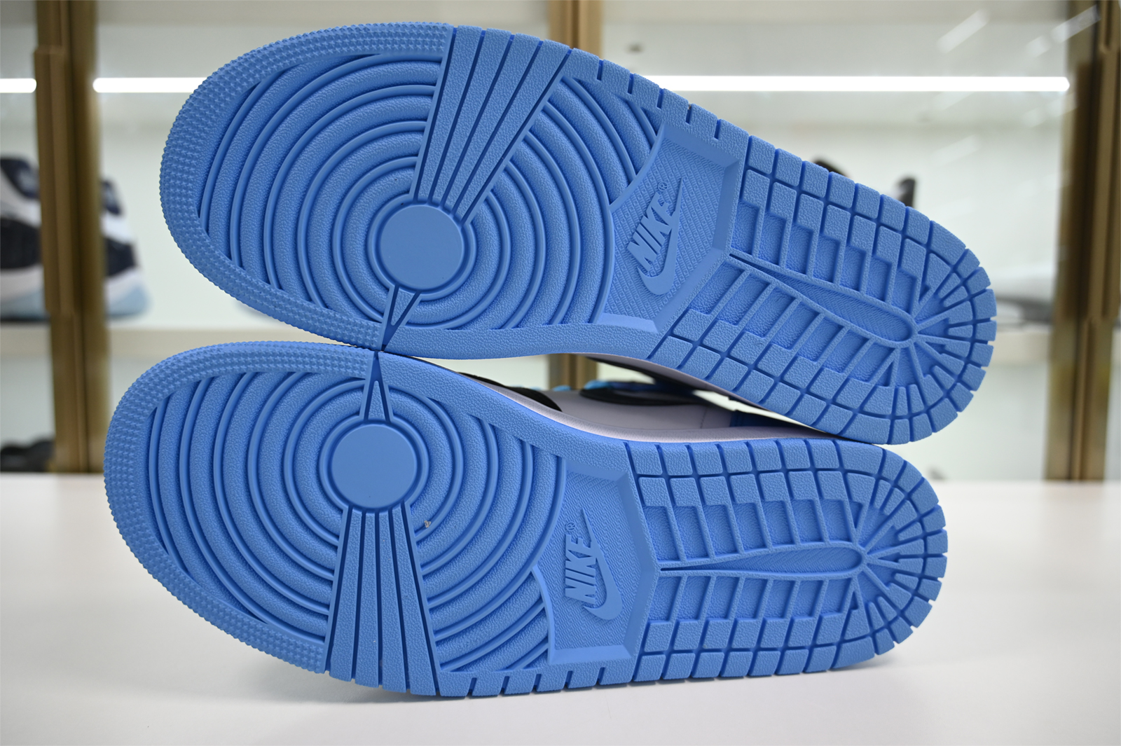 Air Jordan 1 High OG University Blue DZ5485-400