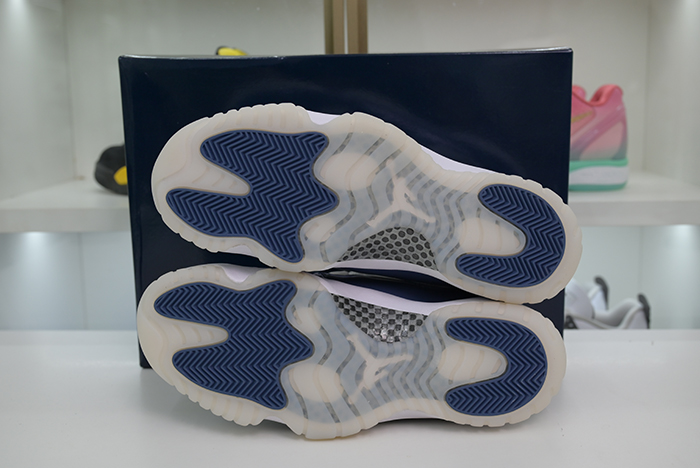 Jordan 11 Retro Low Midnight Navy FV5104-104