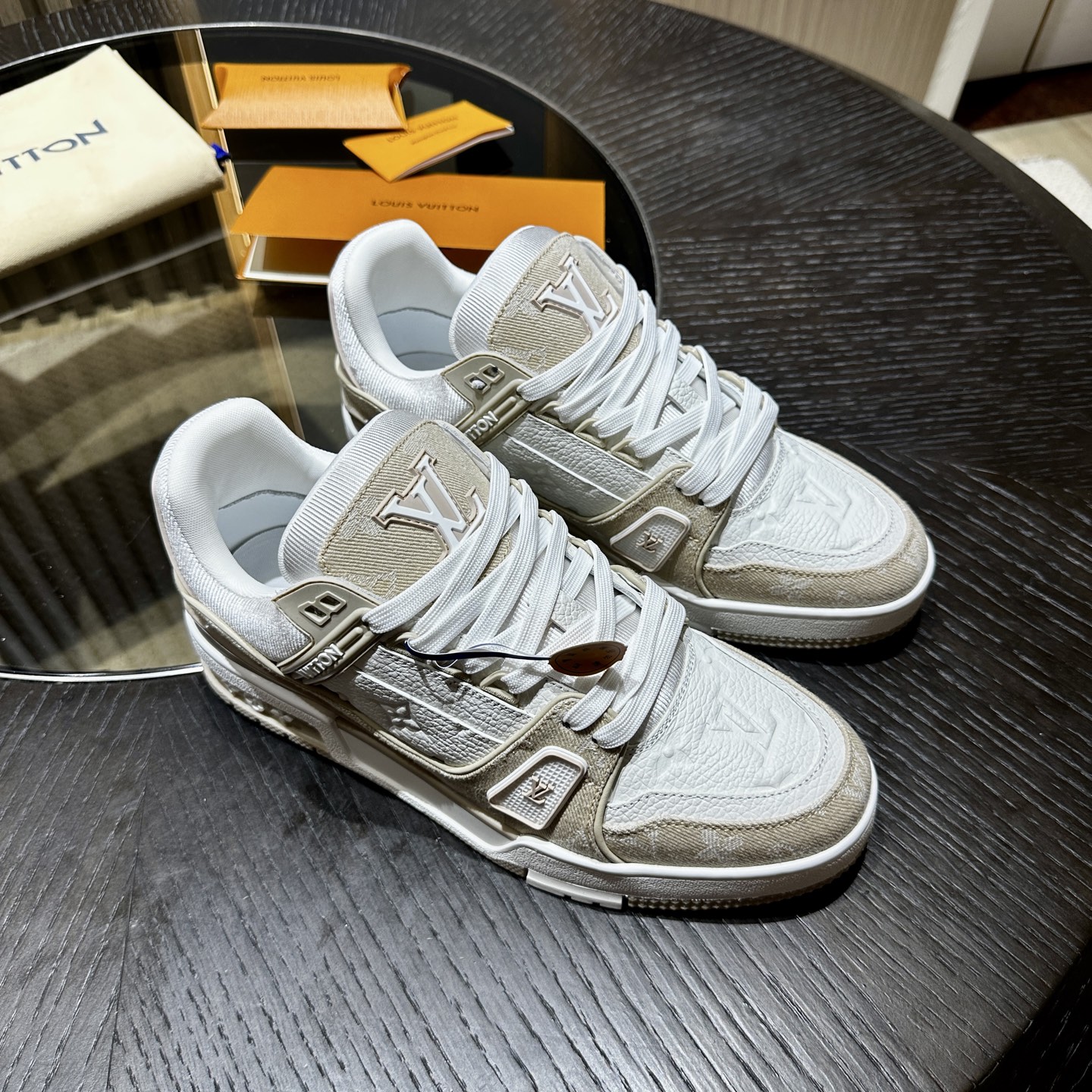 L**V Trainer Sneaker beige