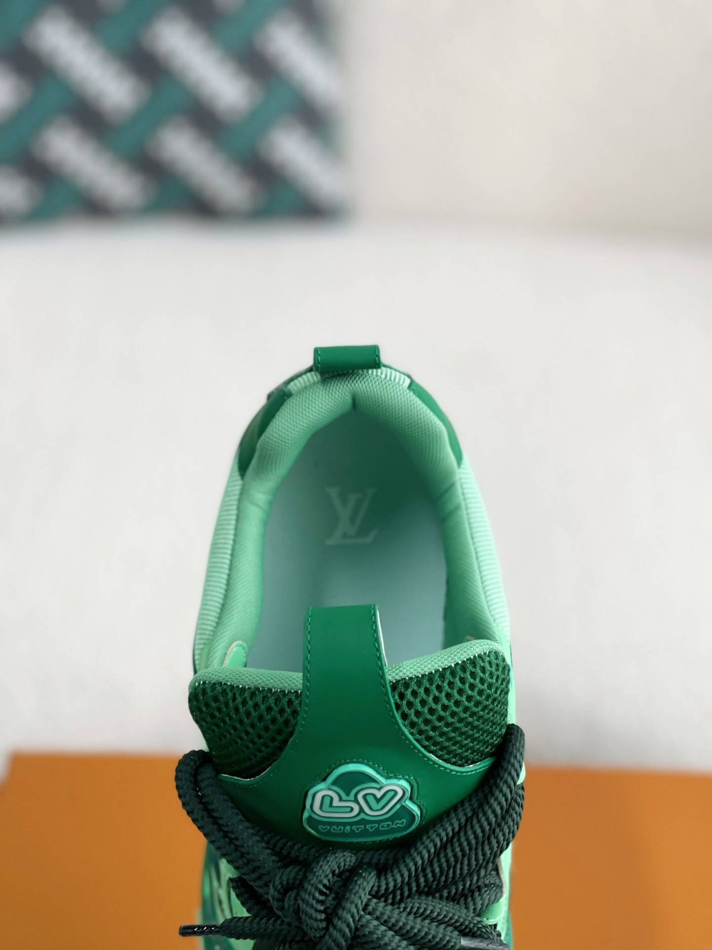 L*V RUNNER TATIC sneakers