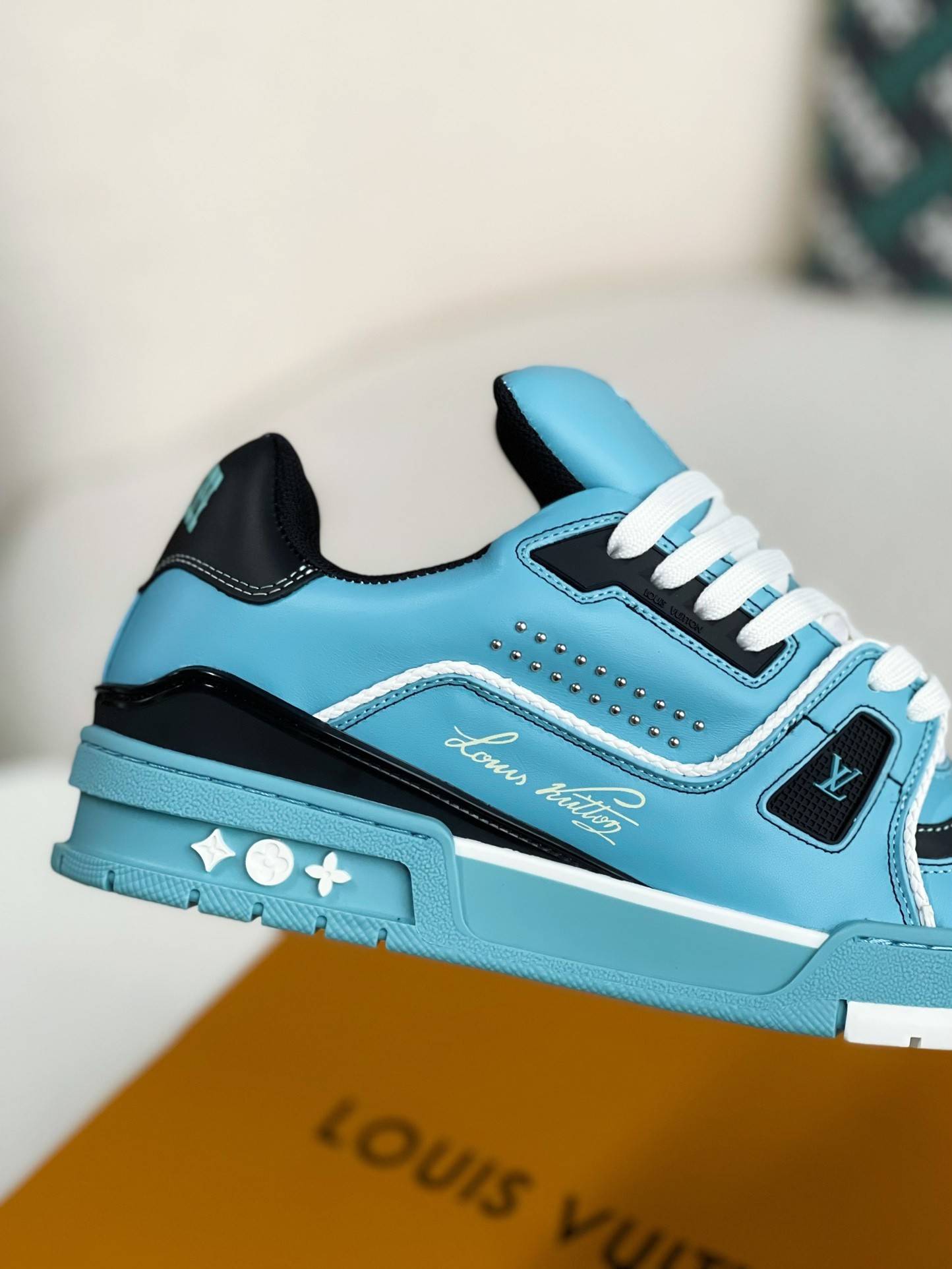 L*V TRAINER SNEAKERS