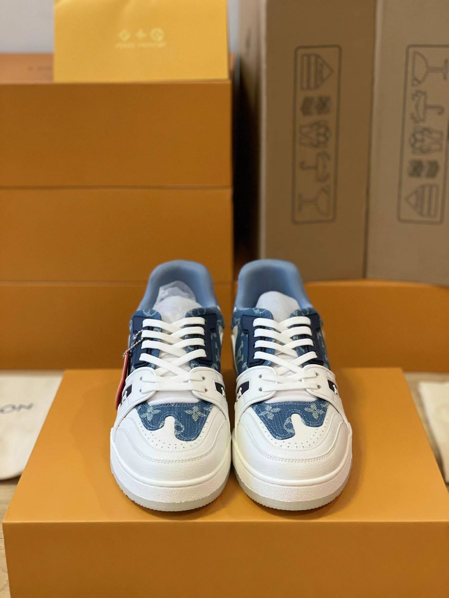 L*V TRAINER 1A9IQ5 Sneakers