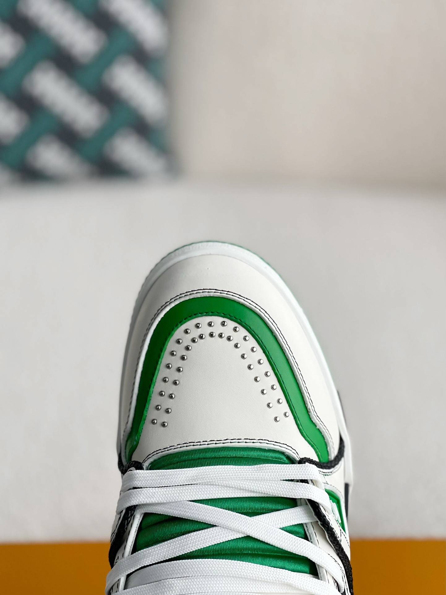 L*V TRAINER SNEAKERS