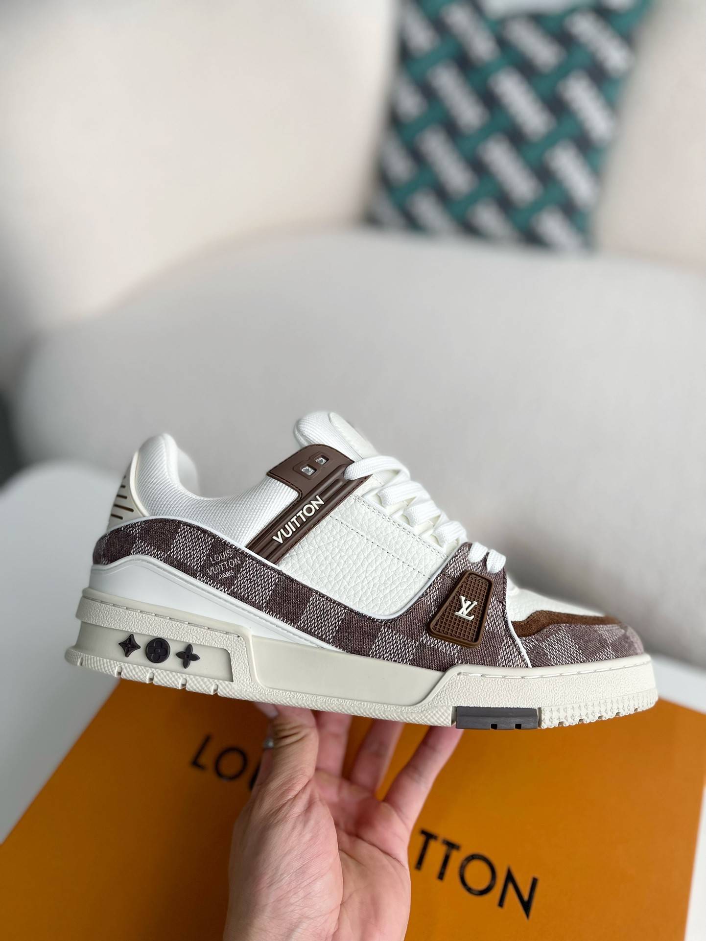 L*V TRAINER SNEAKERS