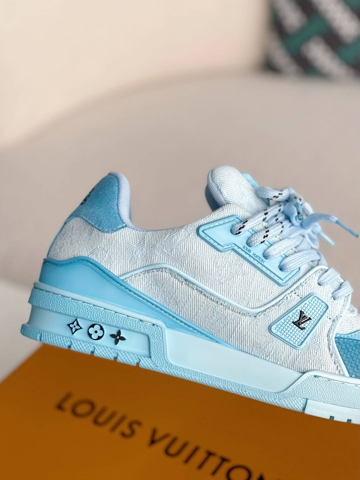L*V TRAINER SNEAKERS
