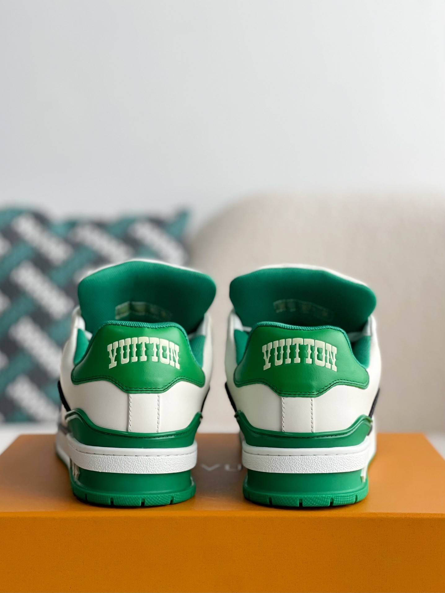 L*V TRAINER SNEAKERS