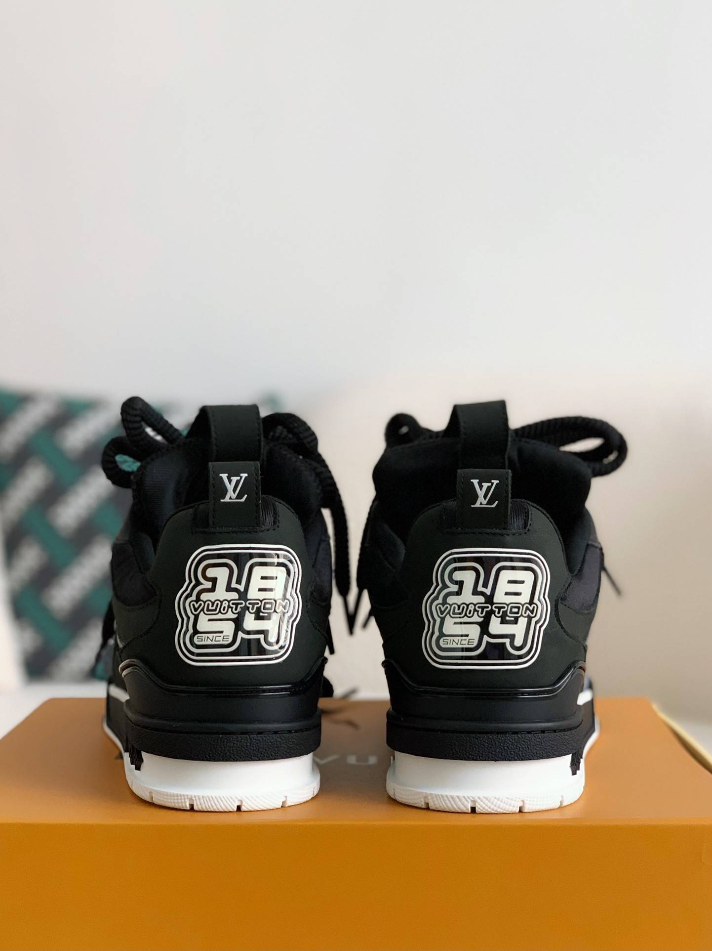 L*V RUNNER TATIC Sneakers