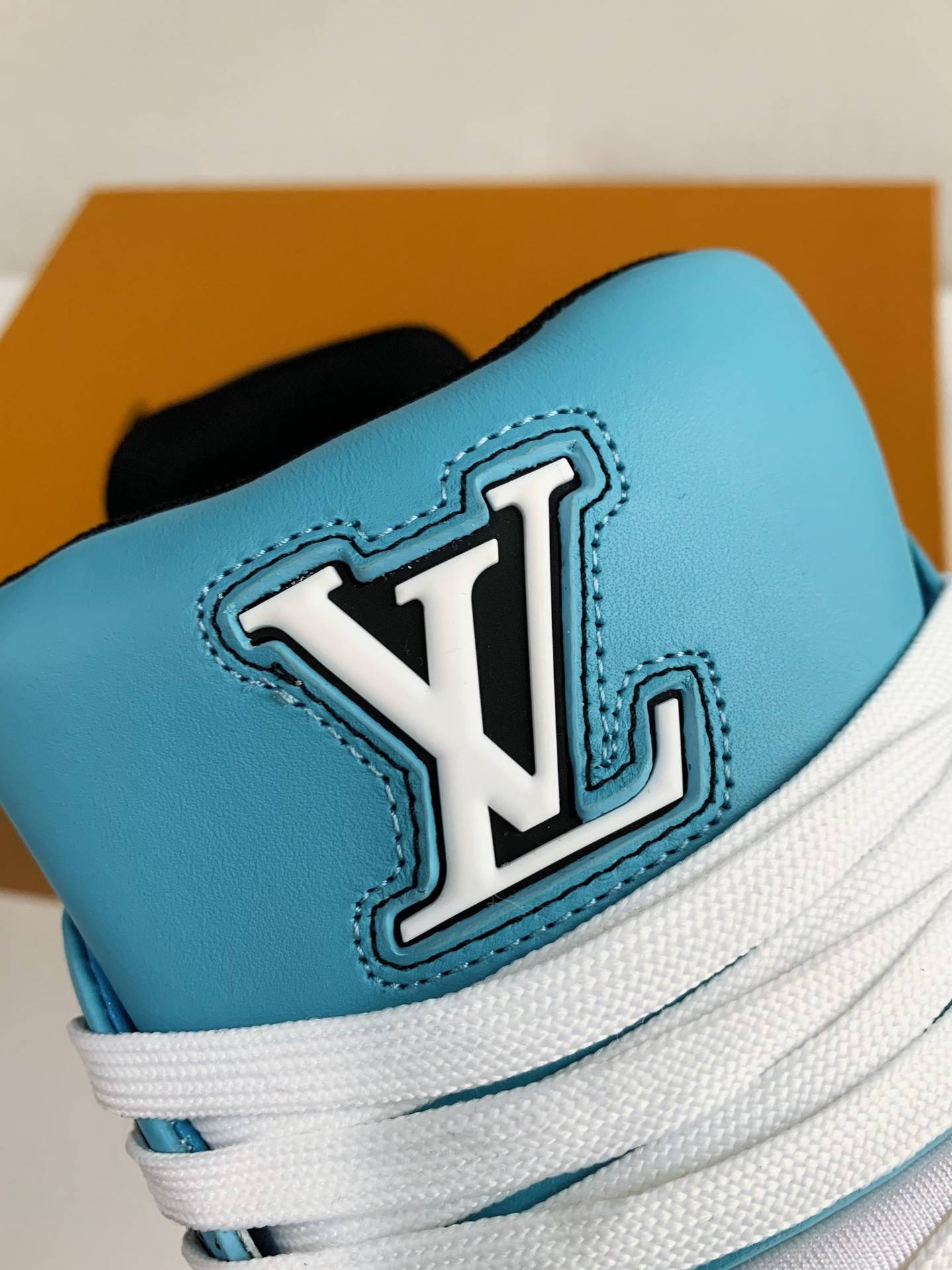 L*V TRAINER SNEAKERS