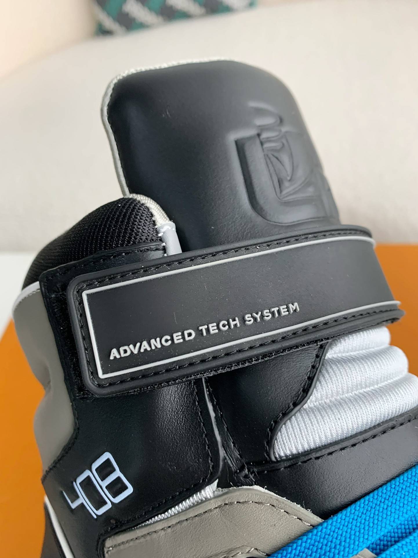 L*V TRAINER SNEAKERS