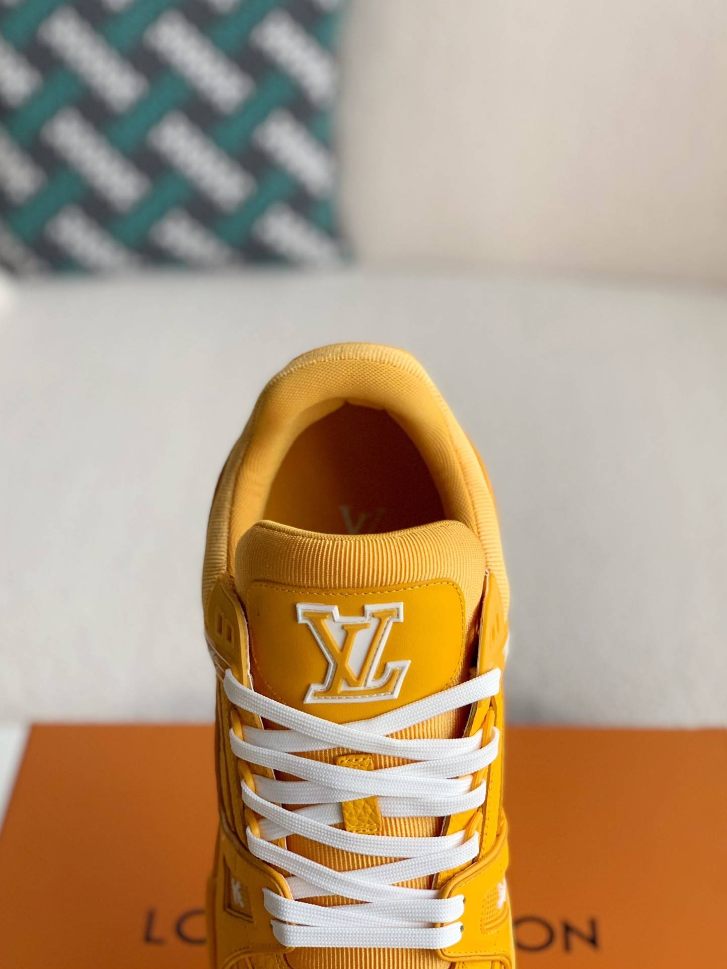 L*V TRAINER Sneakers