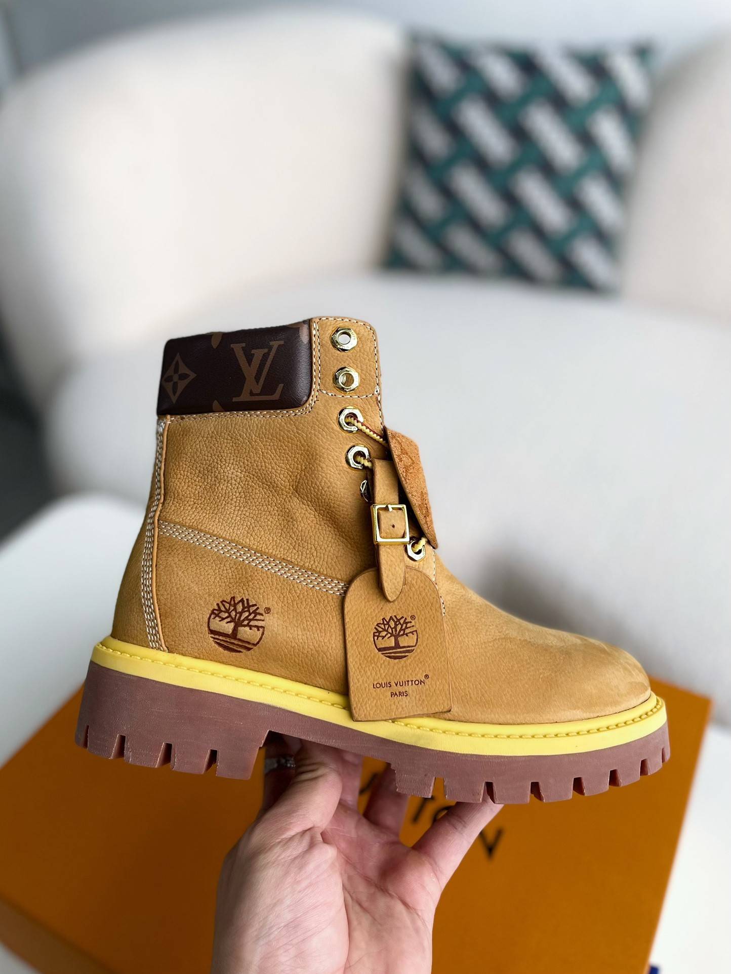 L*V & timberland Martin boots