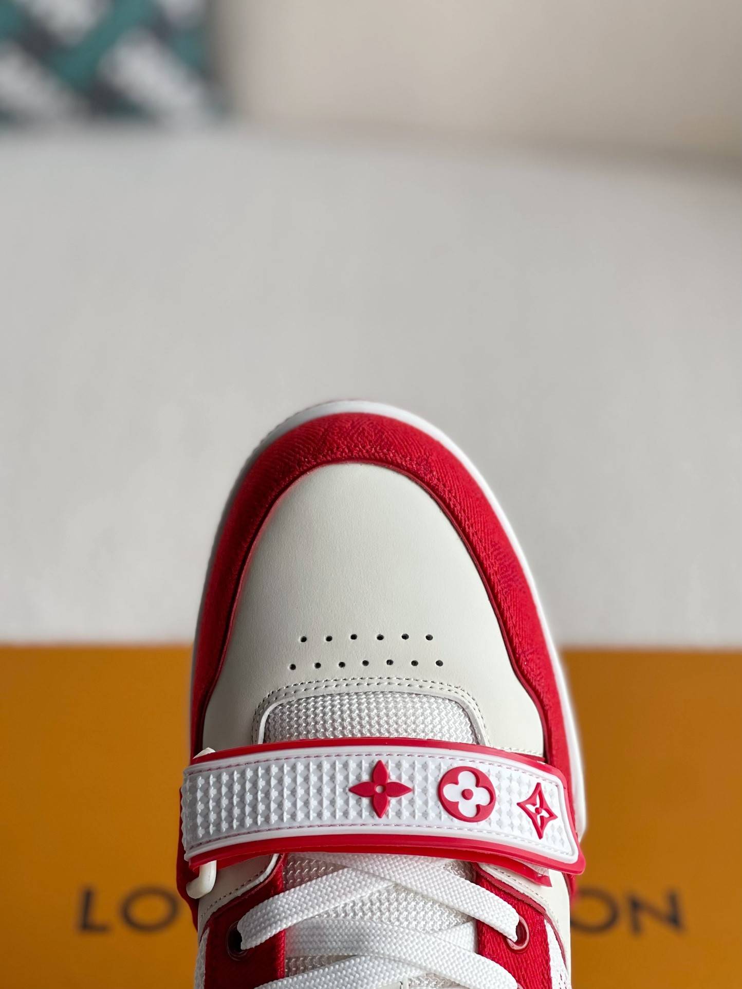 L*V TRAINER Sneakers