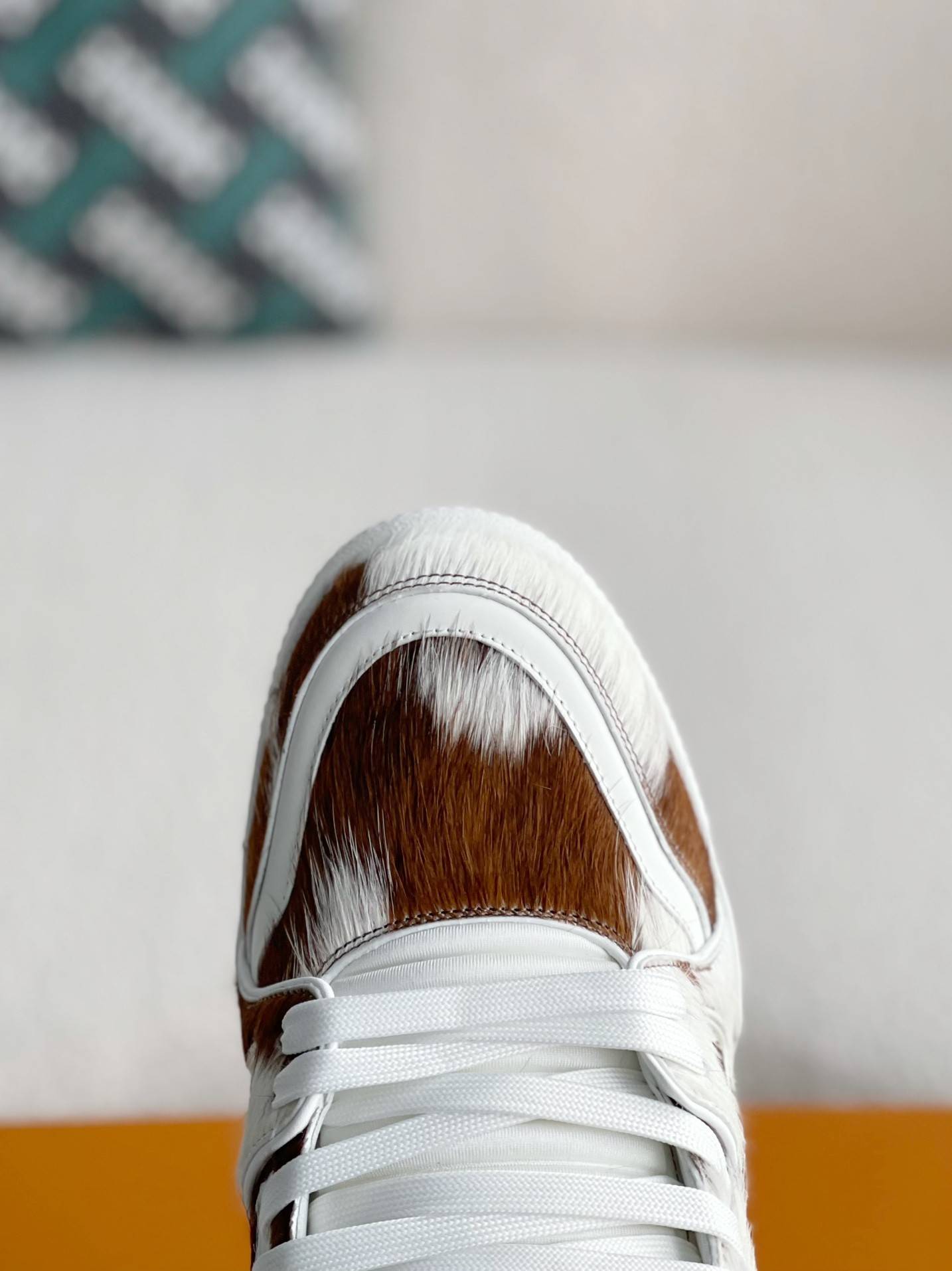 L*V TRAINER SNEAKERS