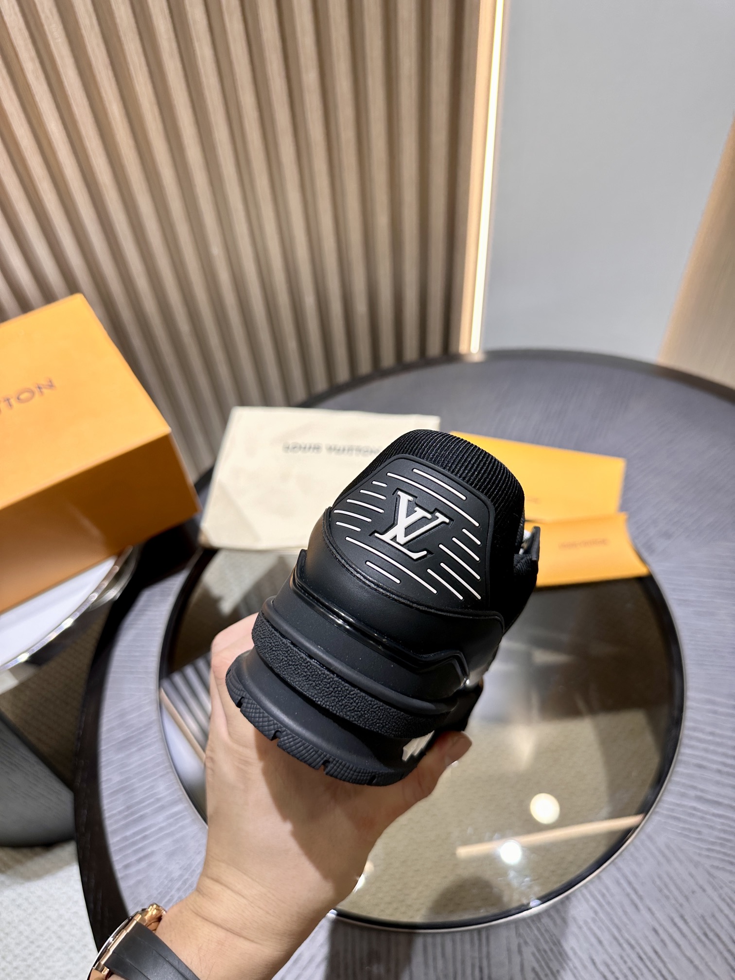 L*V TRAINER Sneakers