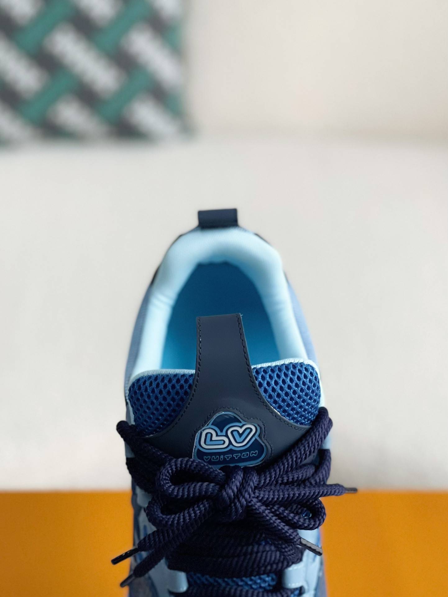 L*V RUNNER TATIC sneakers