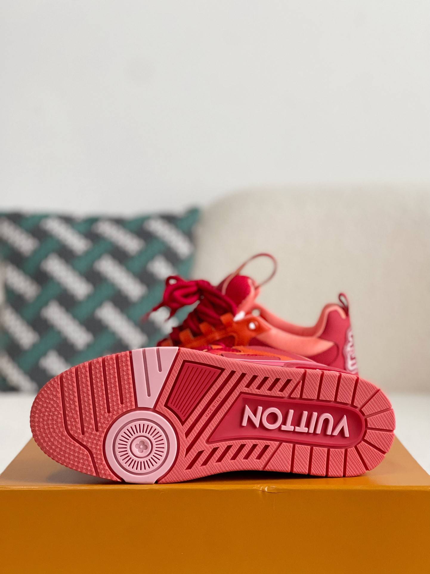 L*V RUNNER TATIC sneakers