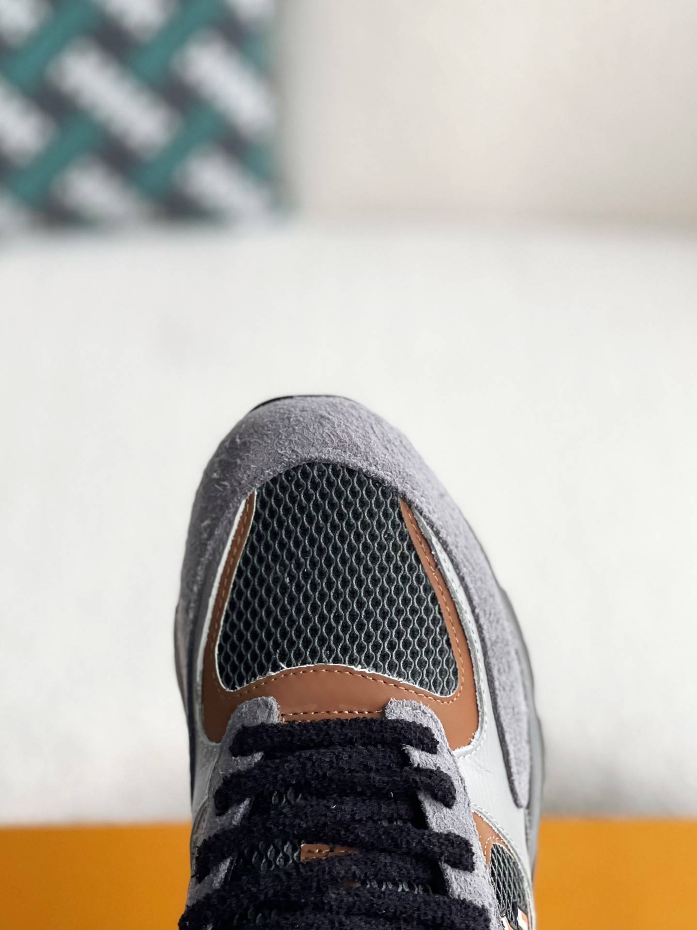 L*V Low-top running shoes