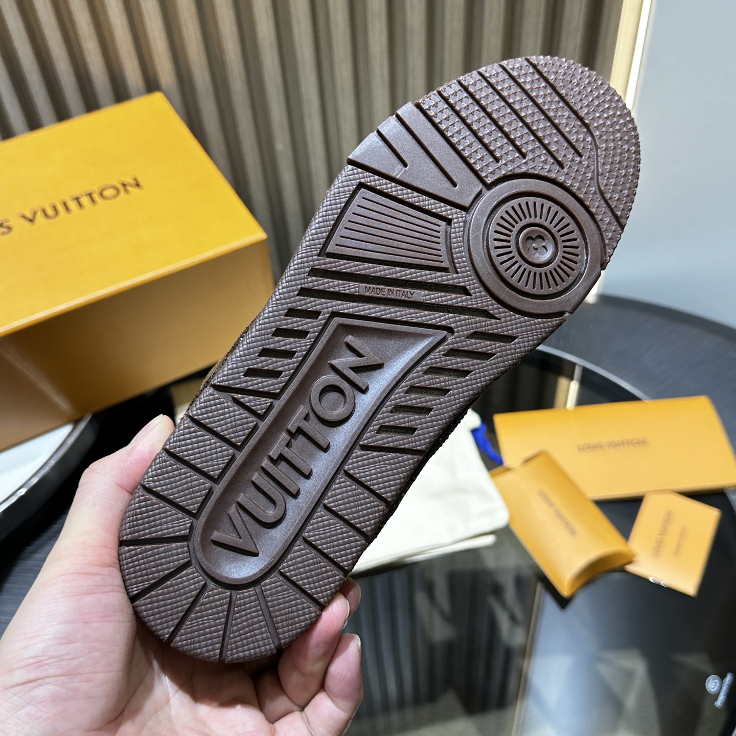 L*V TRAINER Sneakers