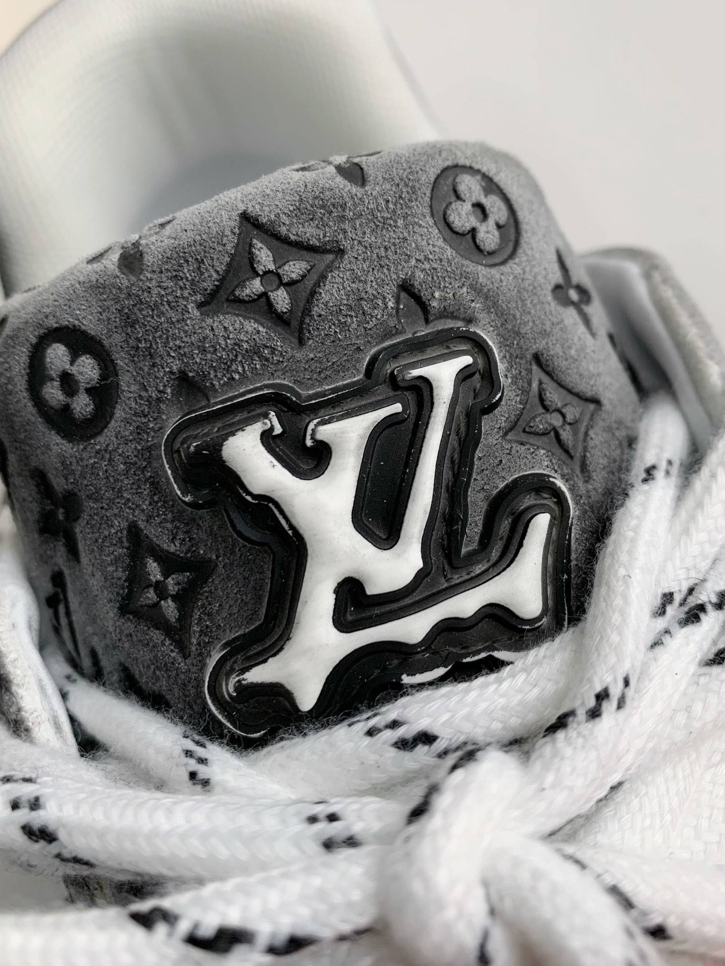 L*V TRAINER SNEAKERS