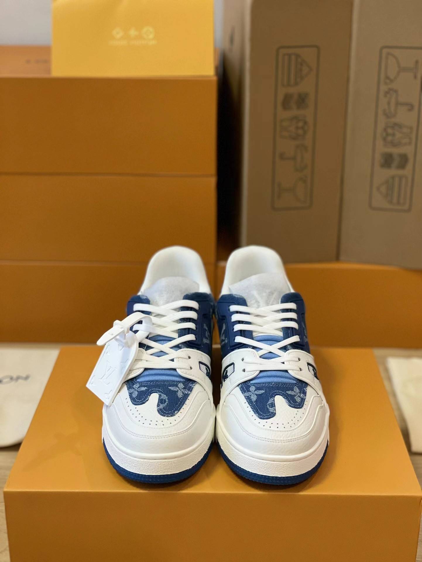 L*V TRAINER 1A9IQ5 Sneakers