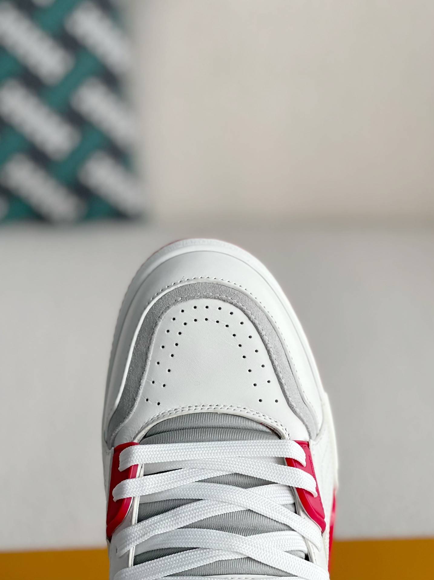 L*V TRAINER SNEAKERS