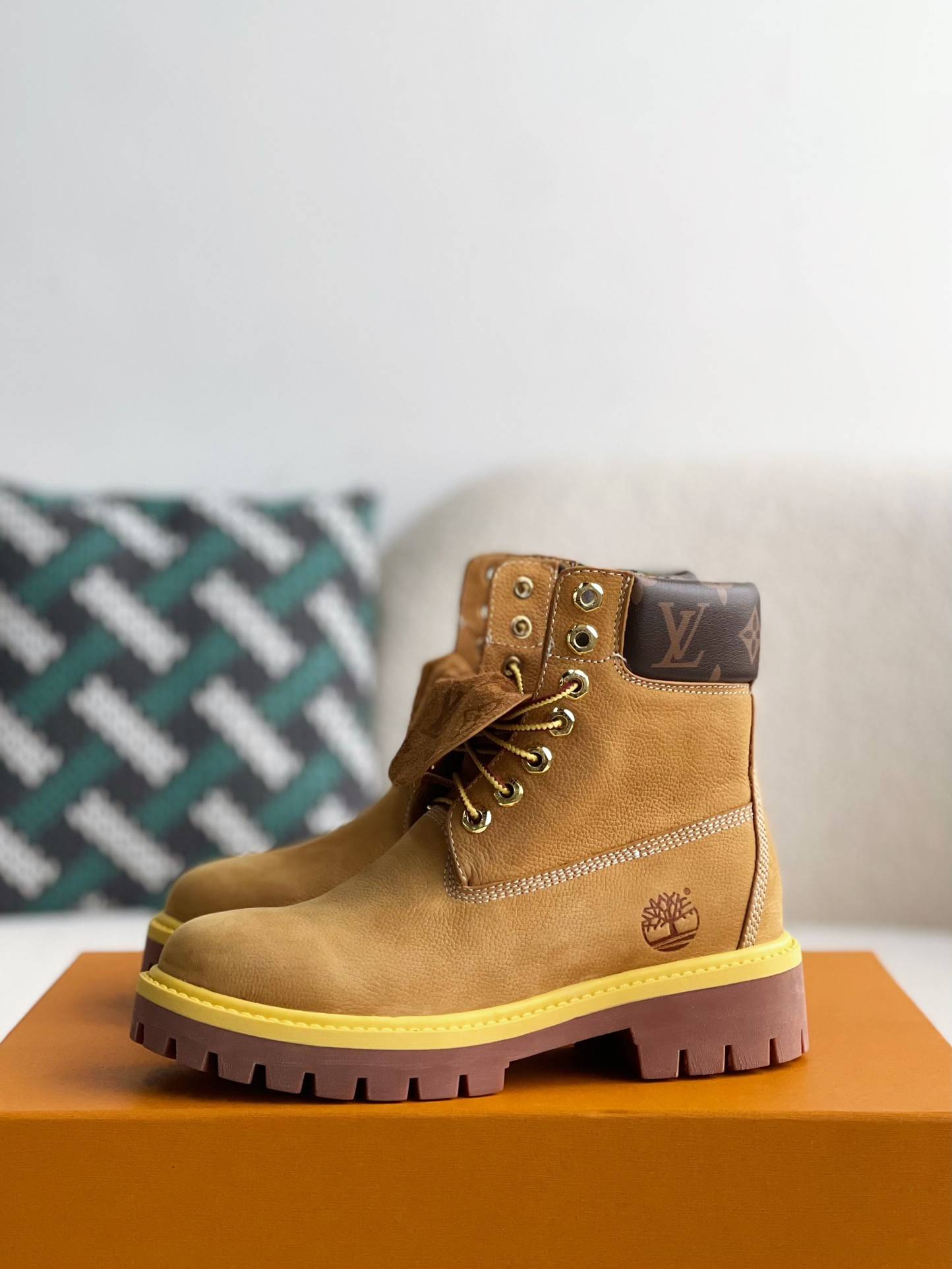 L*V & timberland Martin boots