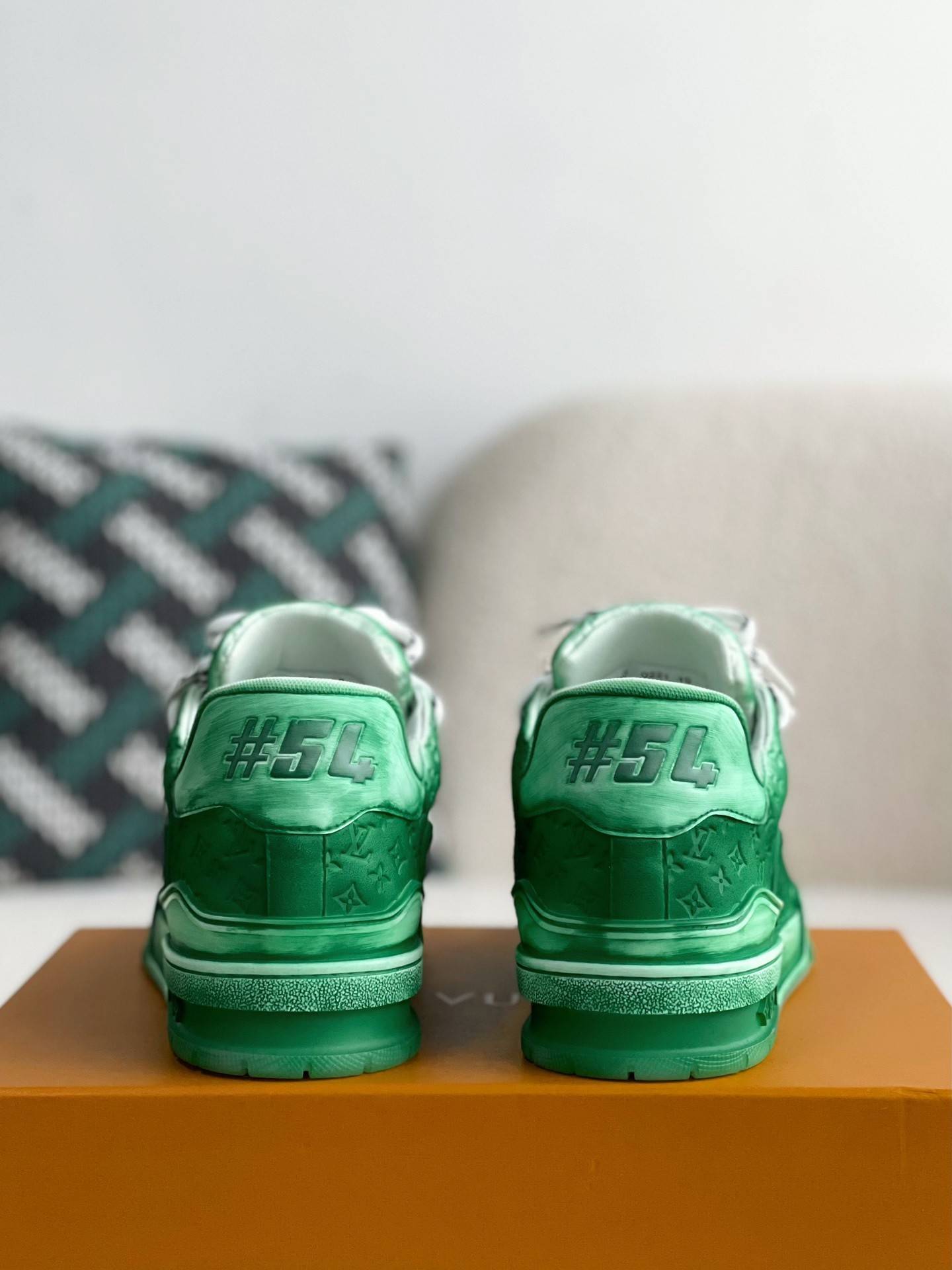 L*V TRAINER SNEAKERS