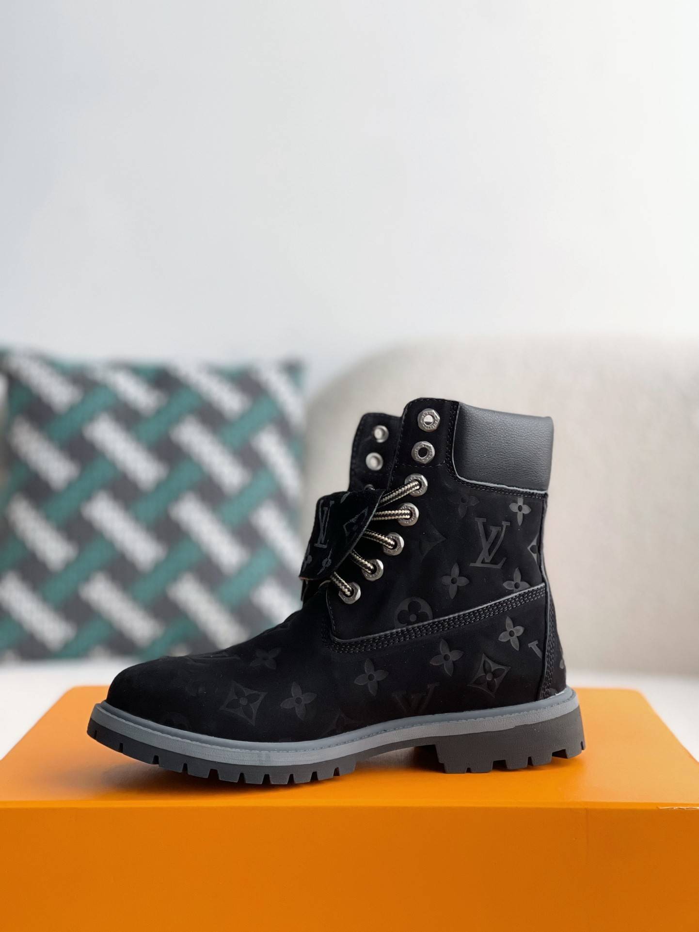 L*V &amp; timberland Black boots/Martin boots/boots