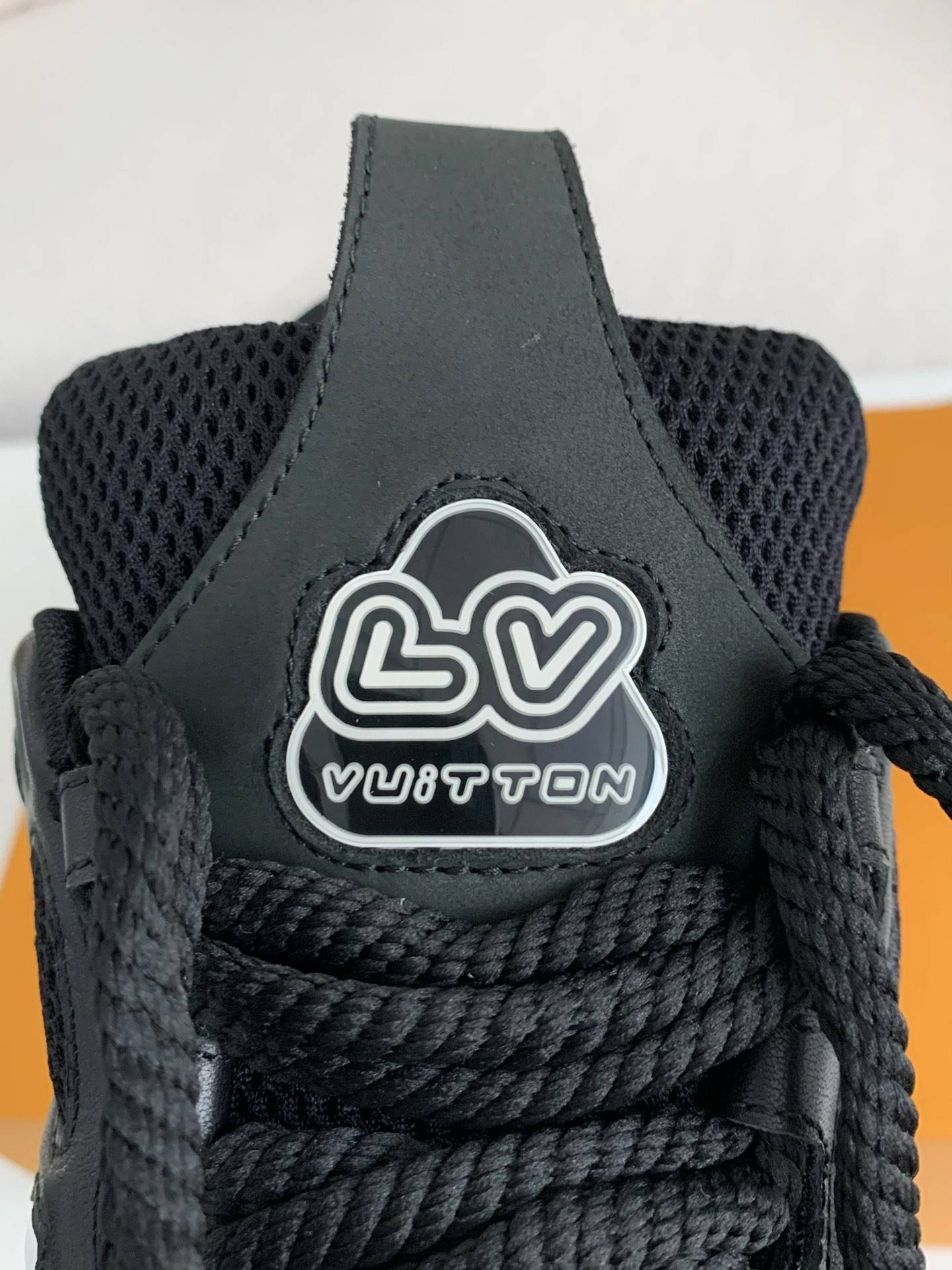 L*V  RUNNER TATIC  Sneakers