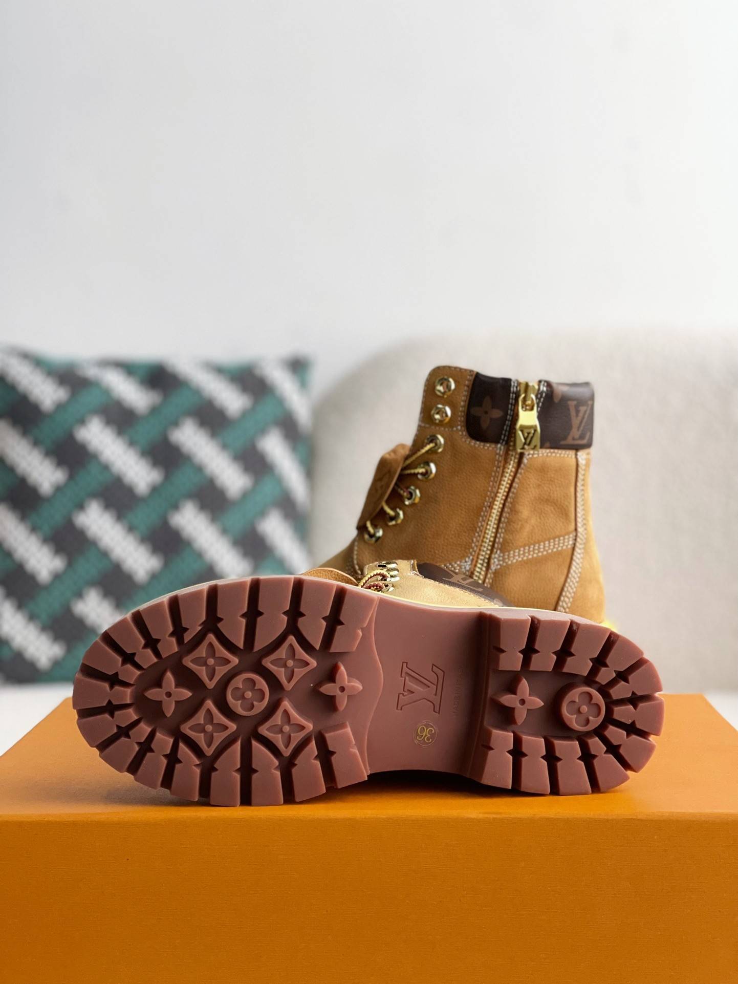 L*V & timberland Martin boots