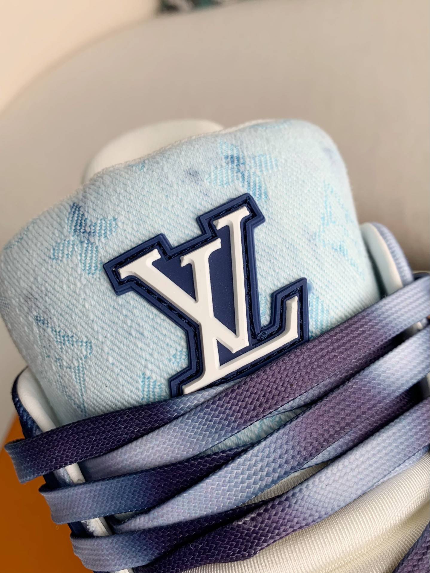 L*V TRAINER SNEAKERS