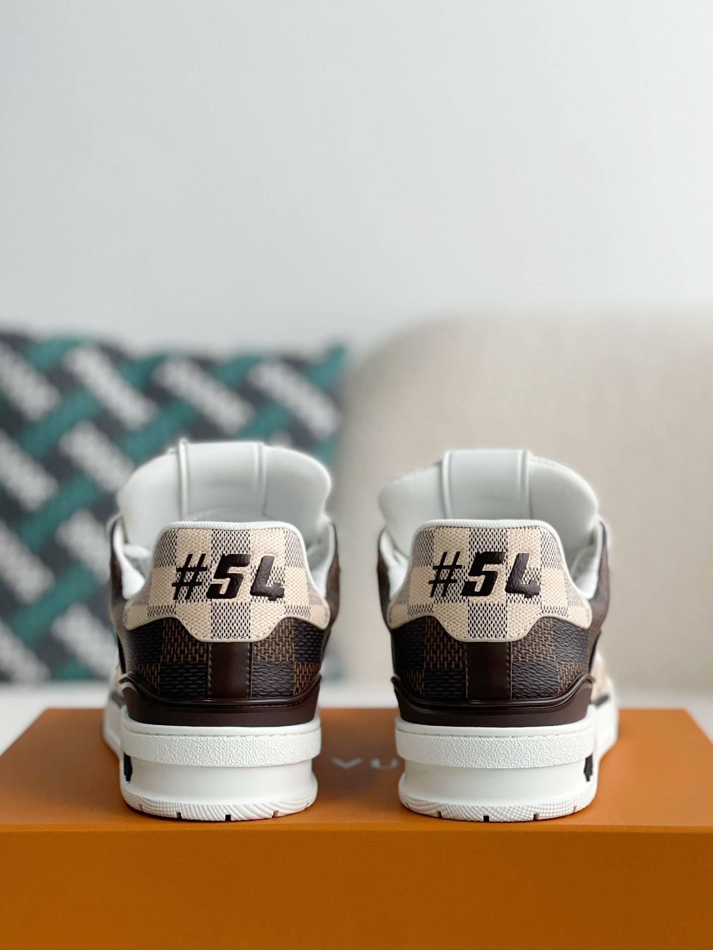 L*V TRAINER SNEAKERS