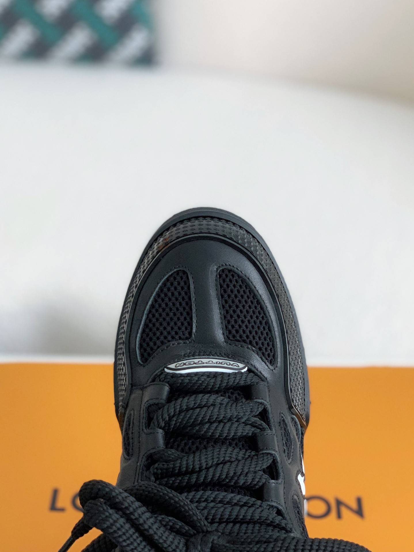 L*V RUNNER TATIC Sneakers