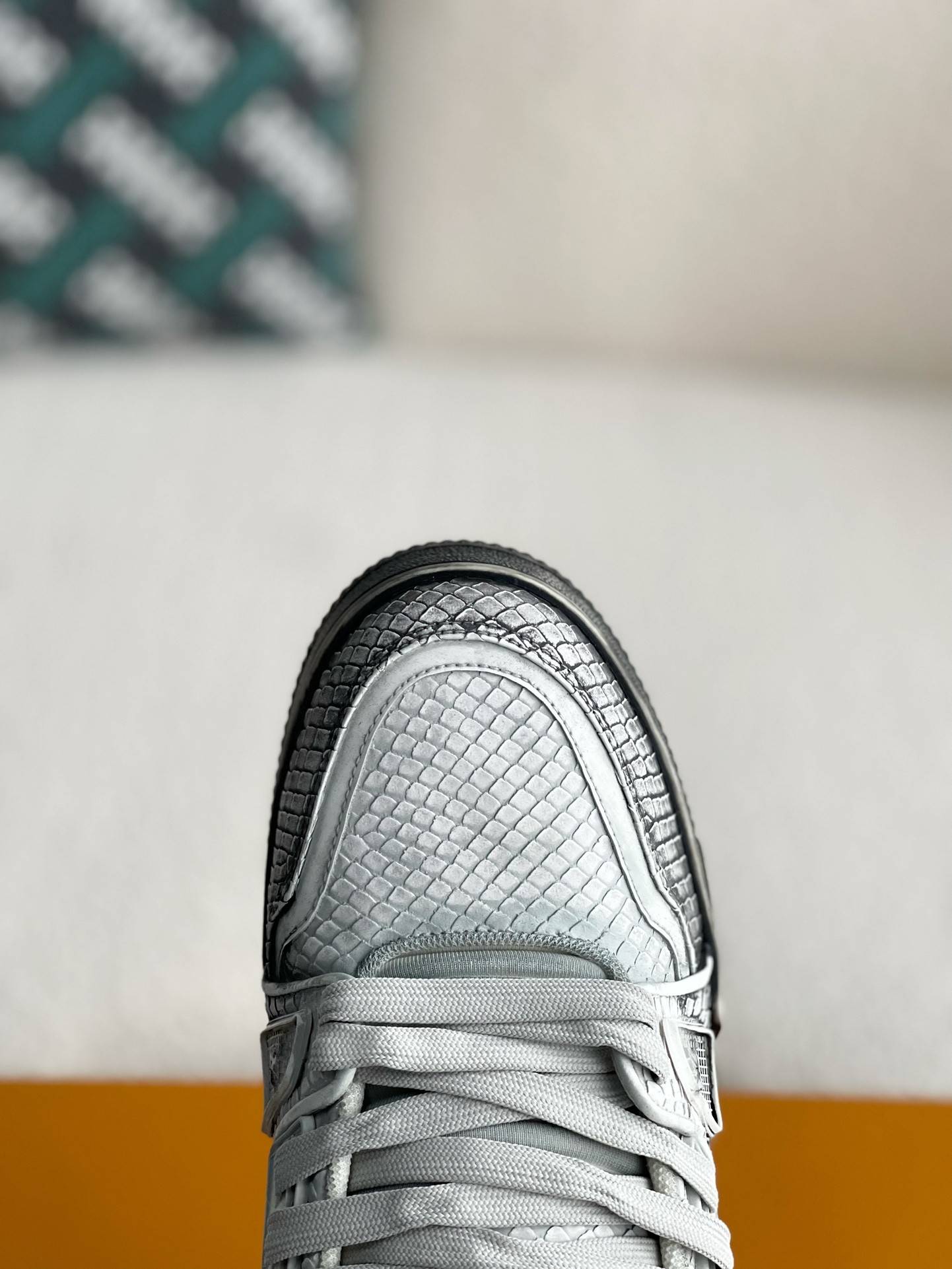 L*V TRAINER SNEAKERS