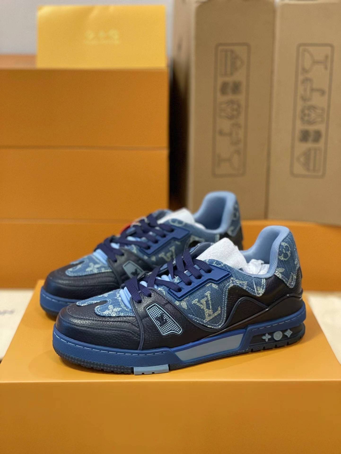 L*V TRAINER 1A9IQ5 Sneakers