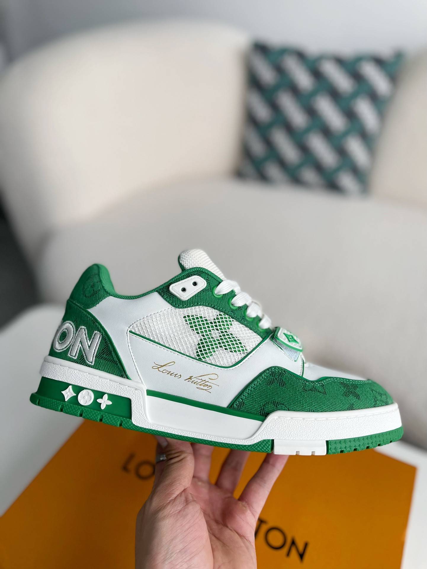 L*V TRAINER Sneakers