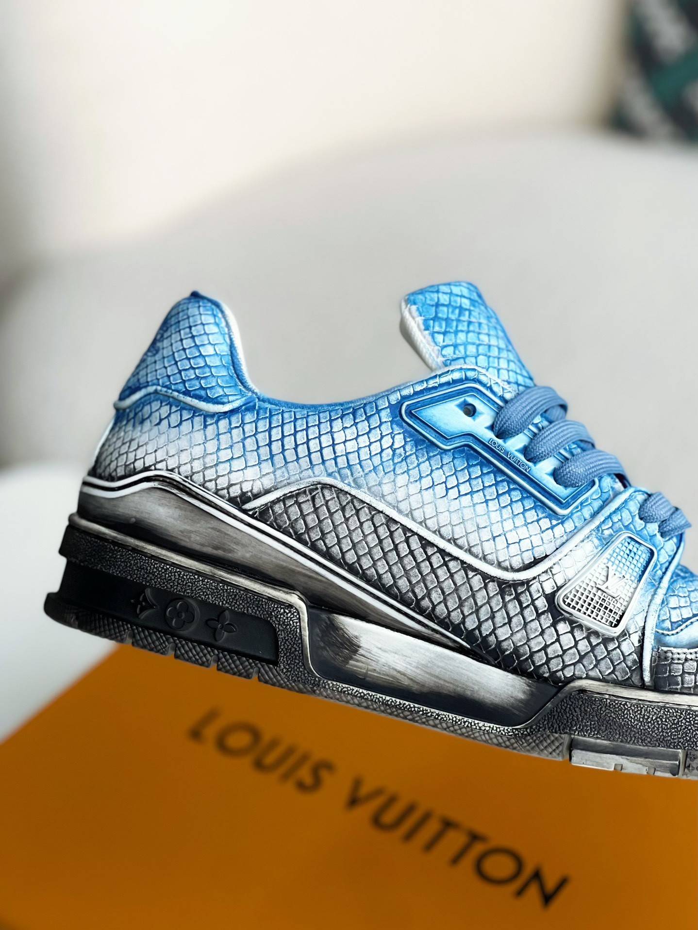 L*V TRAINER SNEAKERS