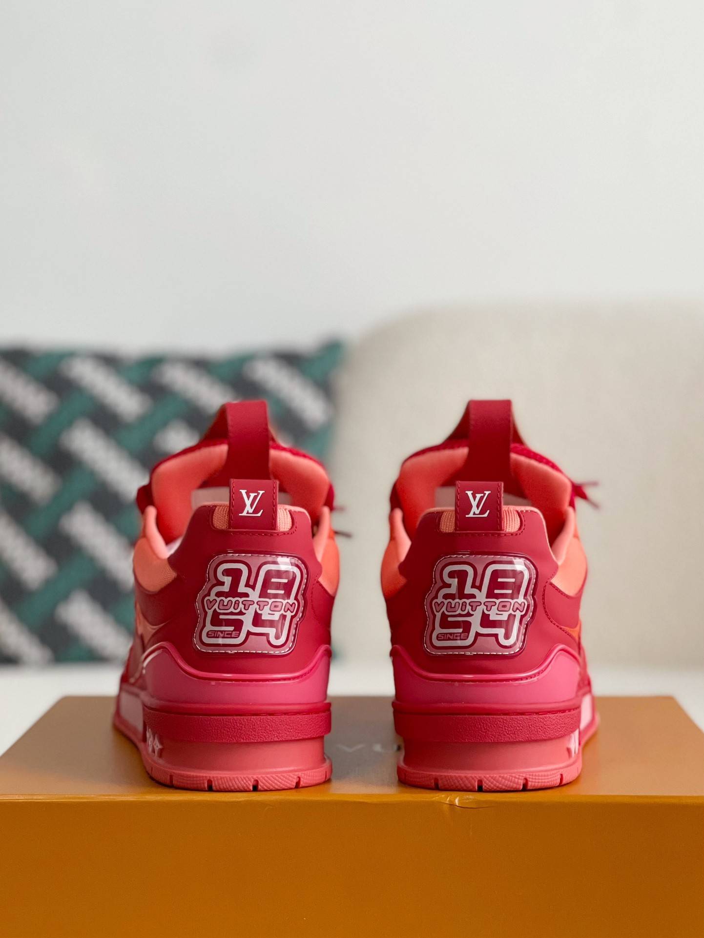 L*V RUNNER TATIC sneakers