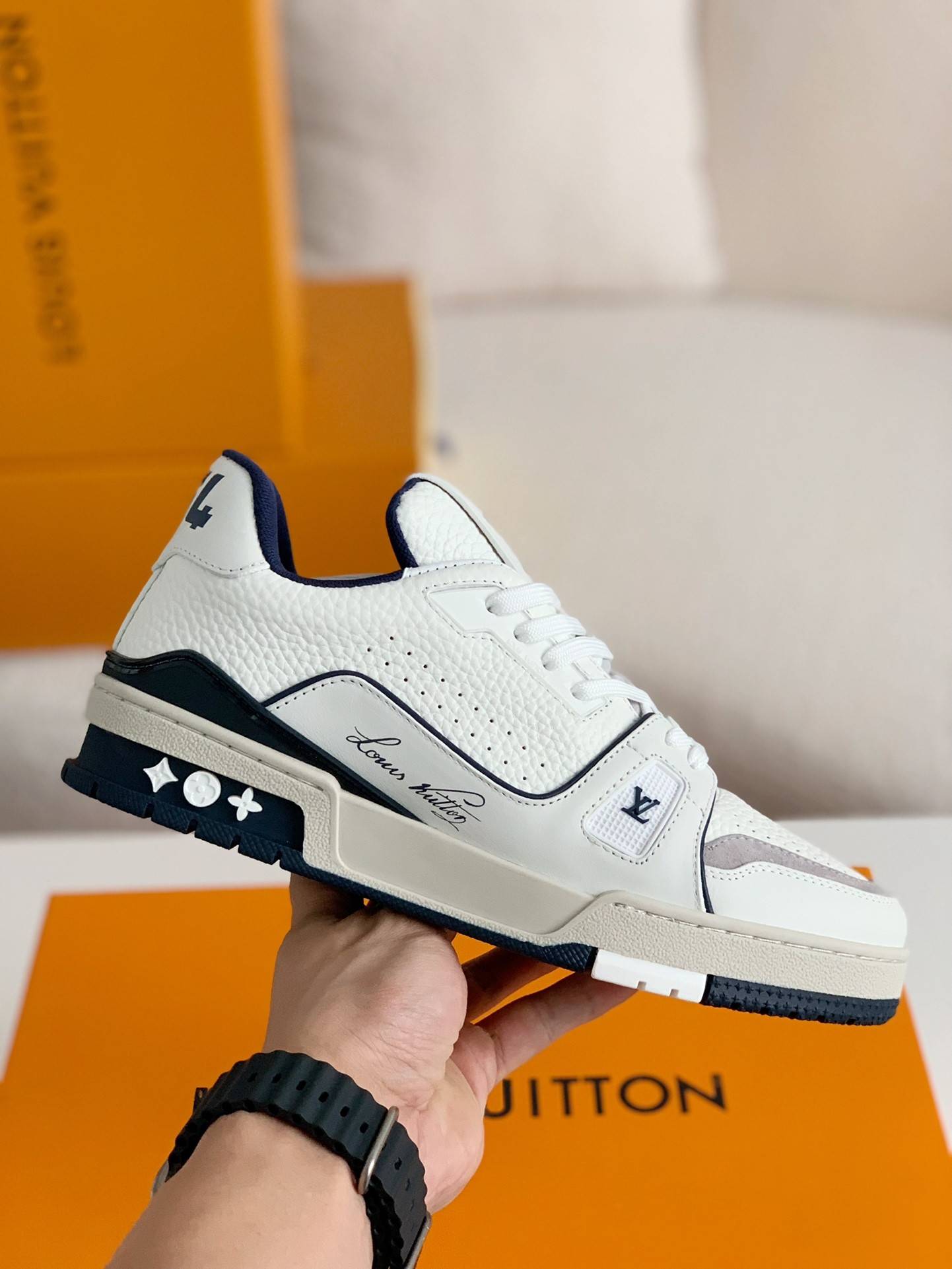 L*V TRAINER Sneakers