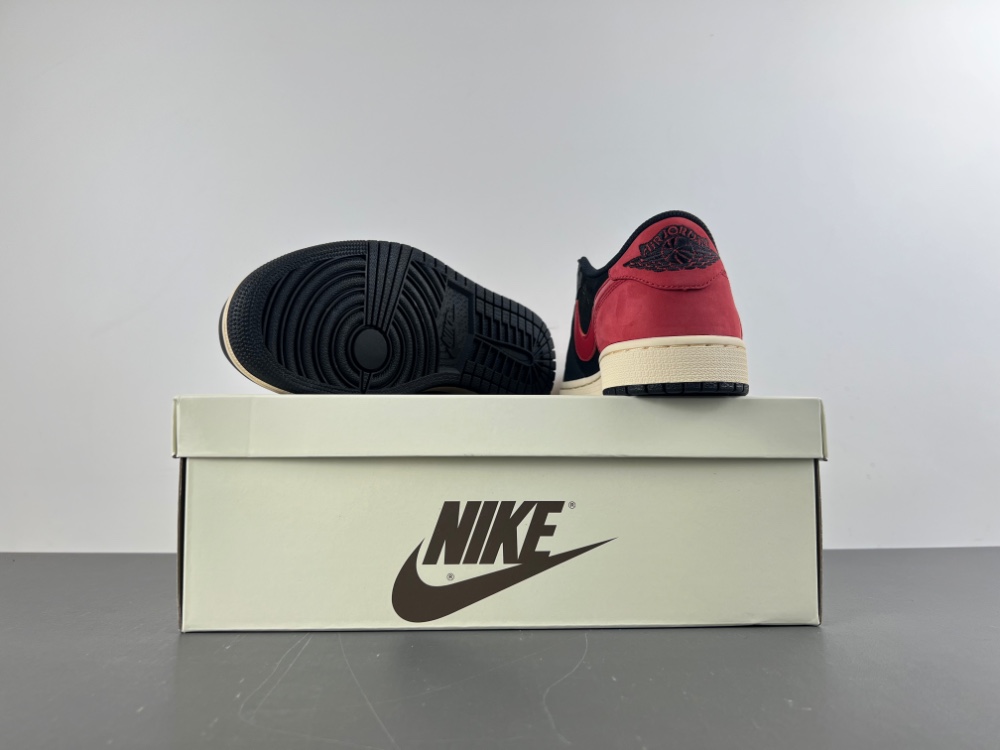 Travis Scott x Air Jordan 1 Low  DM7866-061