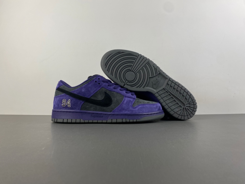 Supr**me x Nike SB Dunk Low HQ8487-500